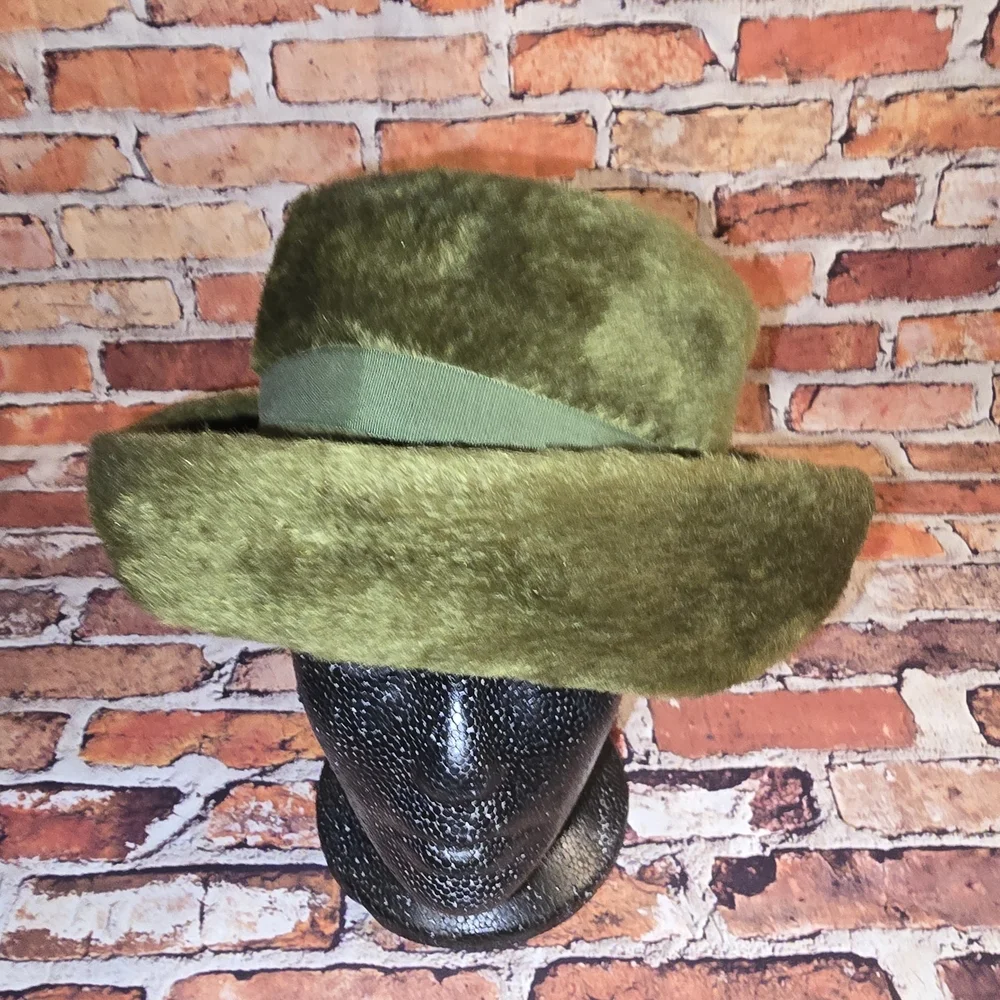 Vintage Musketeer Styled By Coroline Faux Fur And Wool Elegant Green Women's Hat